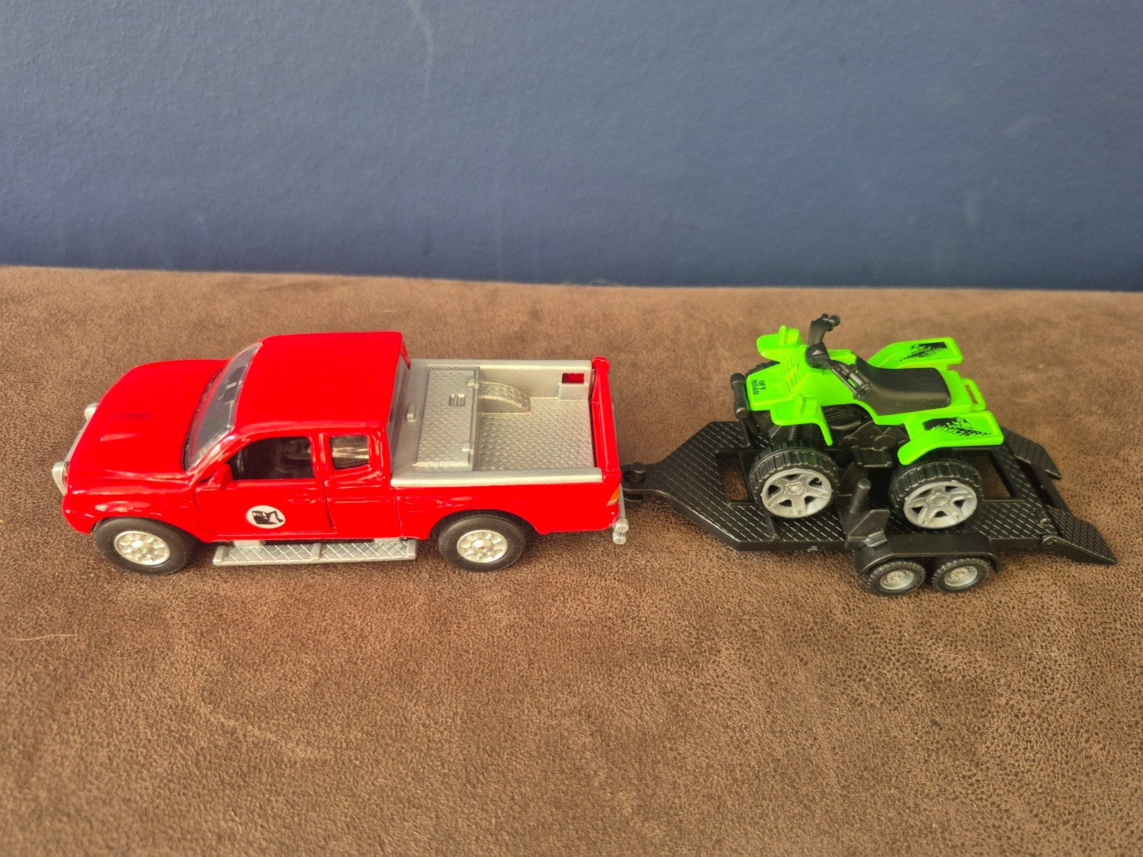 Rode pick-up truck met aanhanger en quad speelgoedset, Kinderen en Baby's, Ophalen of Verzenden, Gebruikt