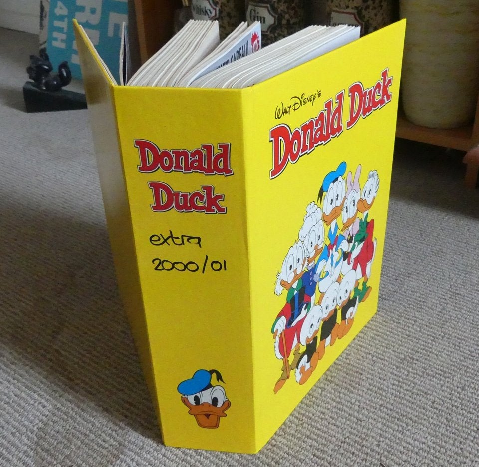 Donald Duck Extra 2000 en 2001 compleet in verzamelband, Boeken, Stripboeken, Gelezen, Complete serie of reeks, Walt Disney, Ophalen of Verzenden