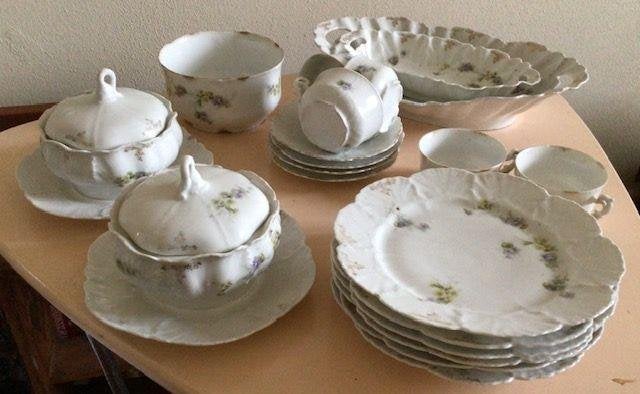 servies Maarts Viooltje, porselein, niet compleet, Ophalen