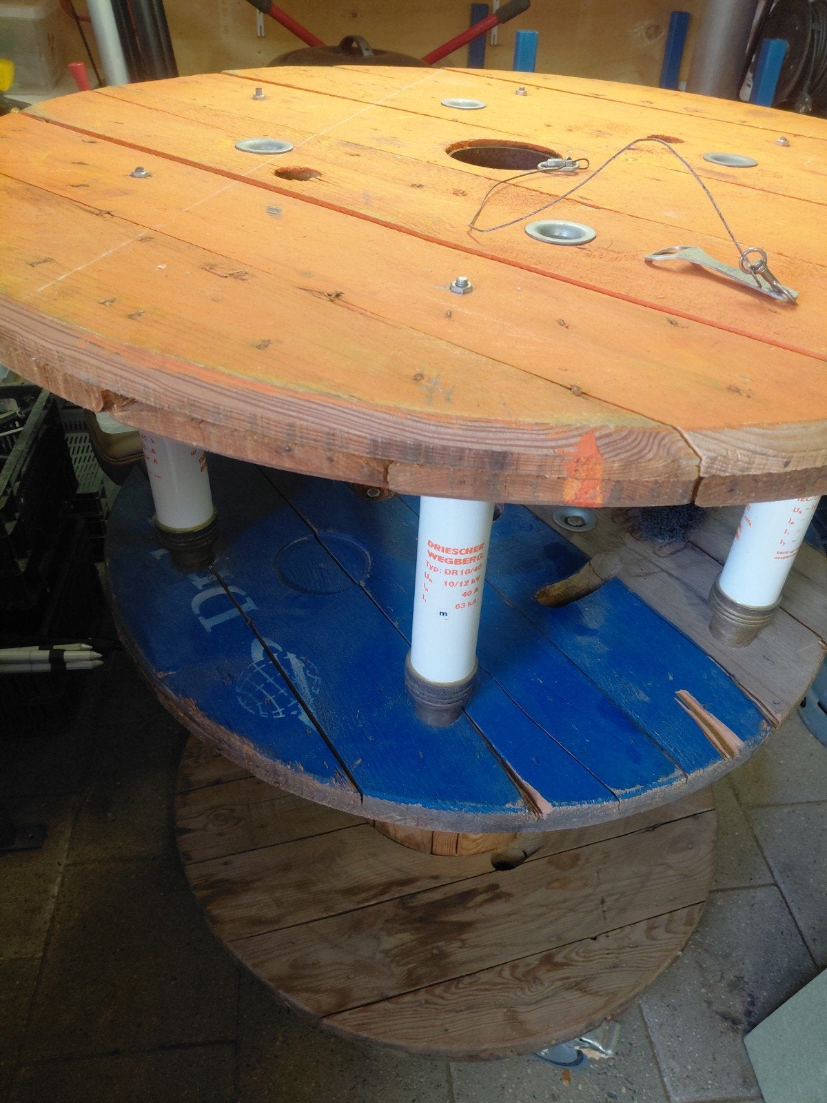 Zelfgemaakte hangtafel van kabelhaspels, Ophalen, Gebruikt