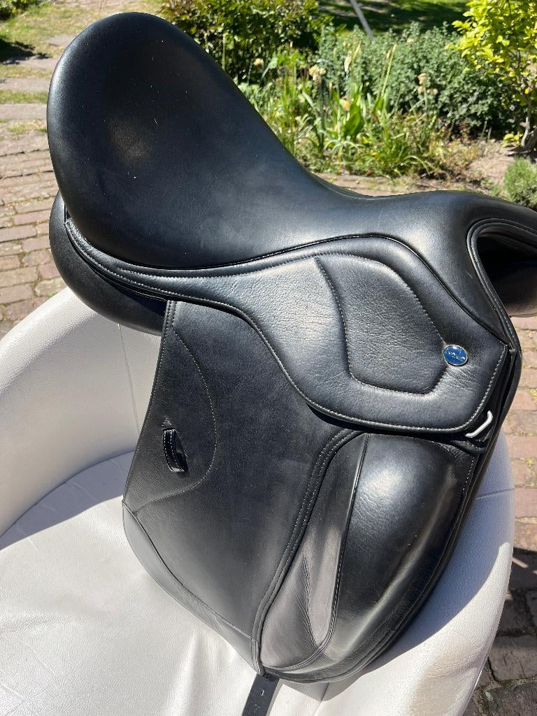 Ikonic dressuurzadel 17" zwart met lak accenten Monoblad, Ophalen, Zo goed als nieuw, Dressuur