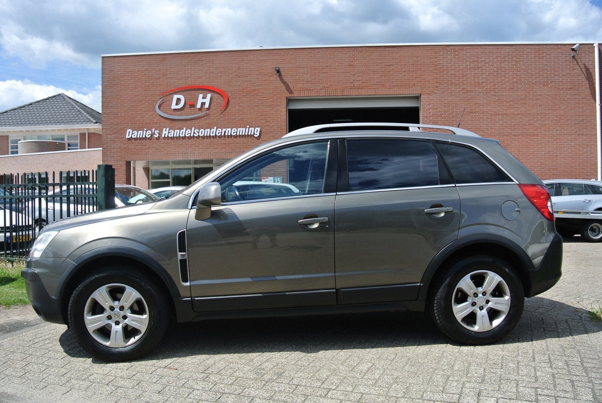 Opel Antara 2.4-16V Enjoy airco apk 01-05-2027 inruil mogeli, Auto's, Opel, Gebruikt, 4 cilinders, Beige, Bedrijf