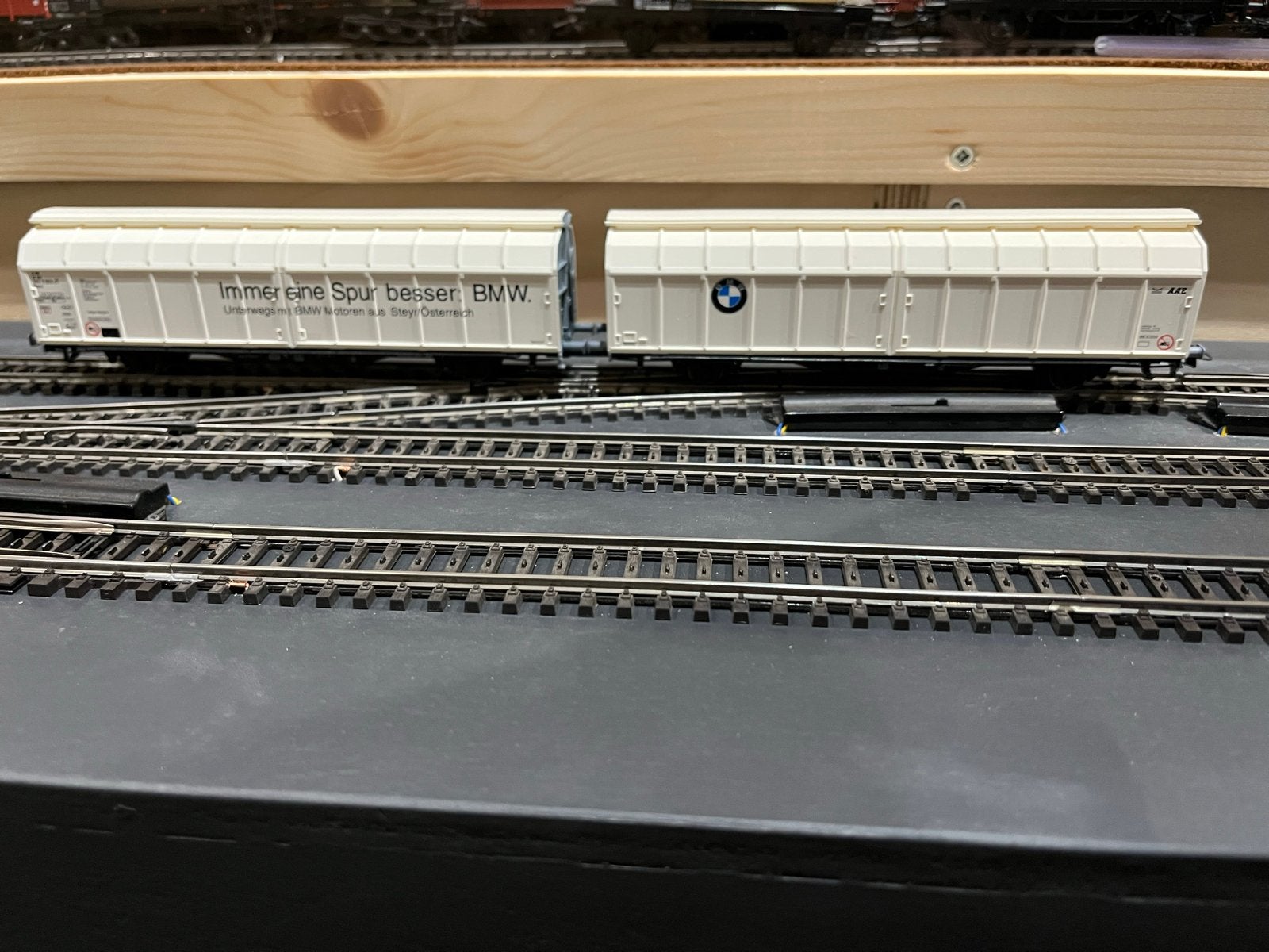Roco H0 BMW autotransportwagens (2 stuks) dubbele wagon, Gelijkstroom, Wagon, Ophalen of Verzenden, Zo goed als nieuw