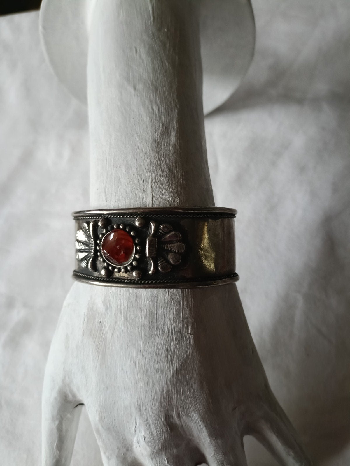 Antieke handgesmede 800 zilveren armband met ruwe Amber, Gebruikt, Ophalen of Verzenden, Met edelsteen, Zilver