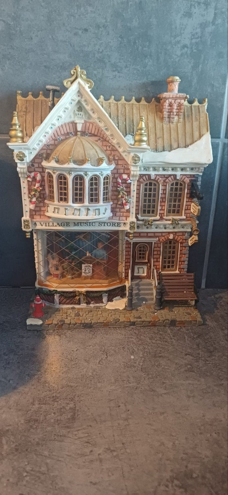 Village Music Store lemax retired, Diversen, Ophalen of Verzenden, Zo goed als nieuw
