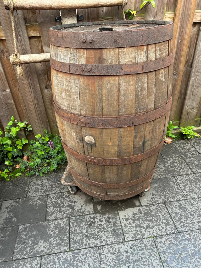 Houten regenton/vat met metalen banden, Ophalen, Gebruikt