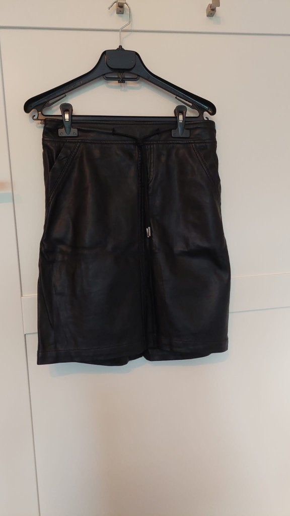 Stoere (imitatie)leren rok zwart - 38 / M - EsQualo, Kleding | Dames, Maat 38/40 (M), Zwart, Esqualo, Ophalen of Verzenden