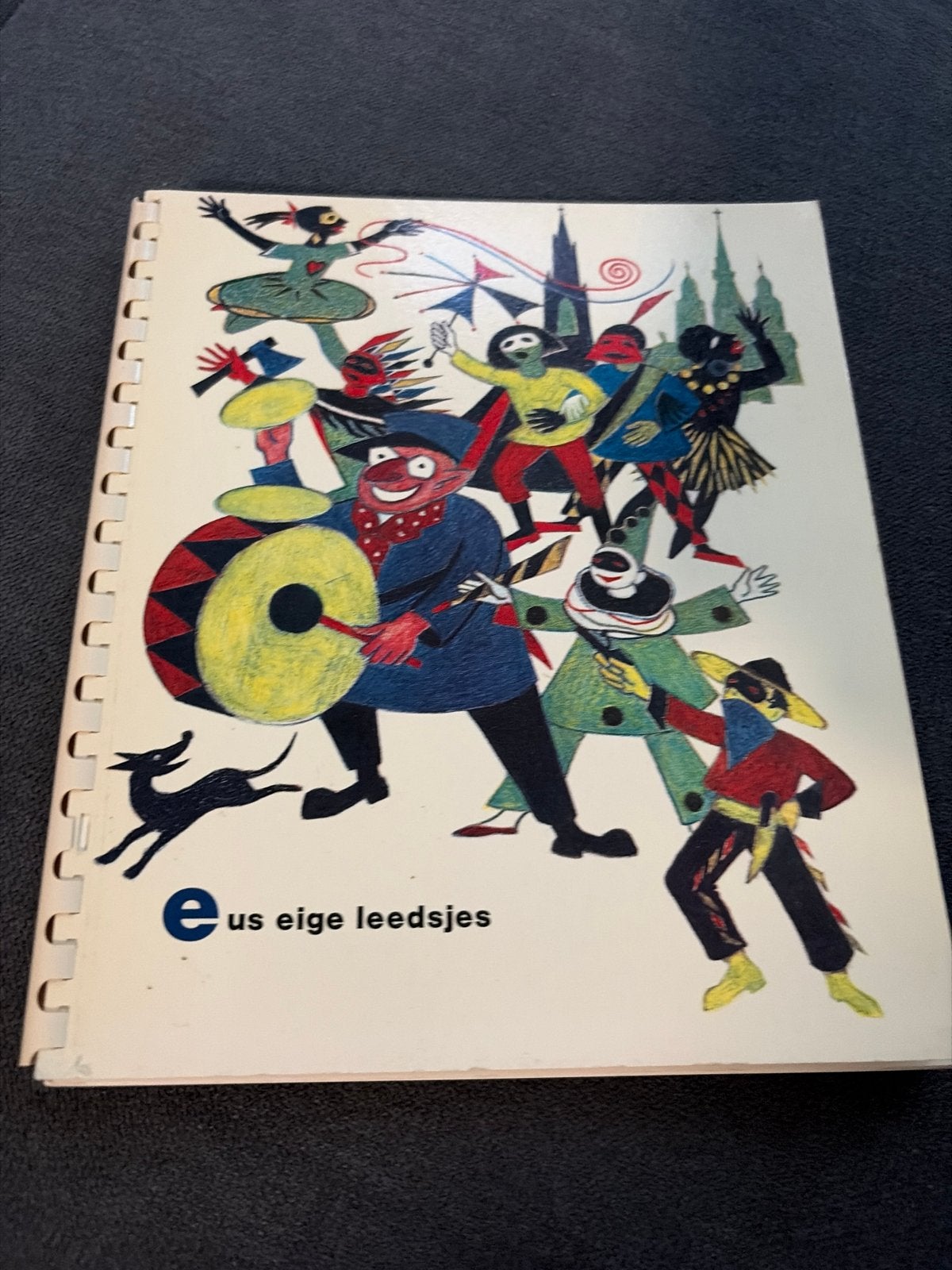 Eus Eige Leedjes - Vintage Liedjesboek, Ophalen of Verzenden, Gelezen, Algemeen
