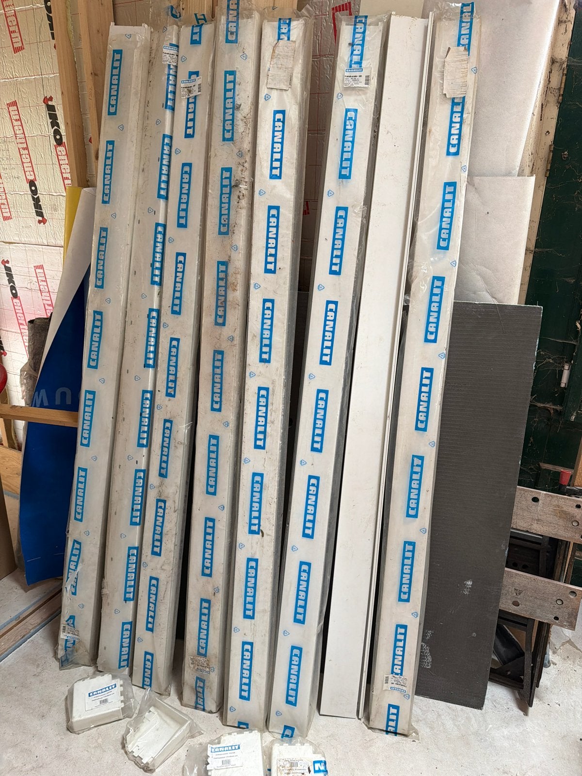 Canalit Kabelkanalen M5 110x40mm wit, 8 stuks + 4 hoeken, Ophalen of Verzenden, Nieuw, Kabel of Snoer