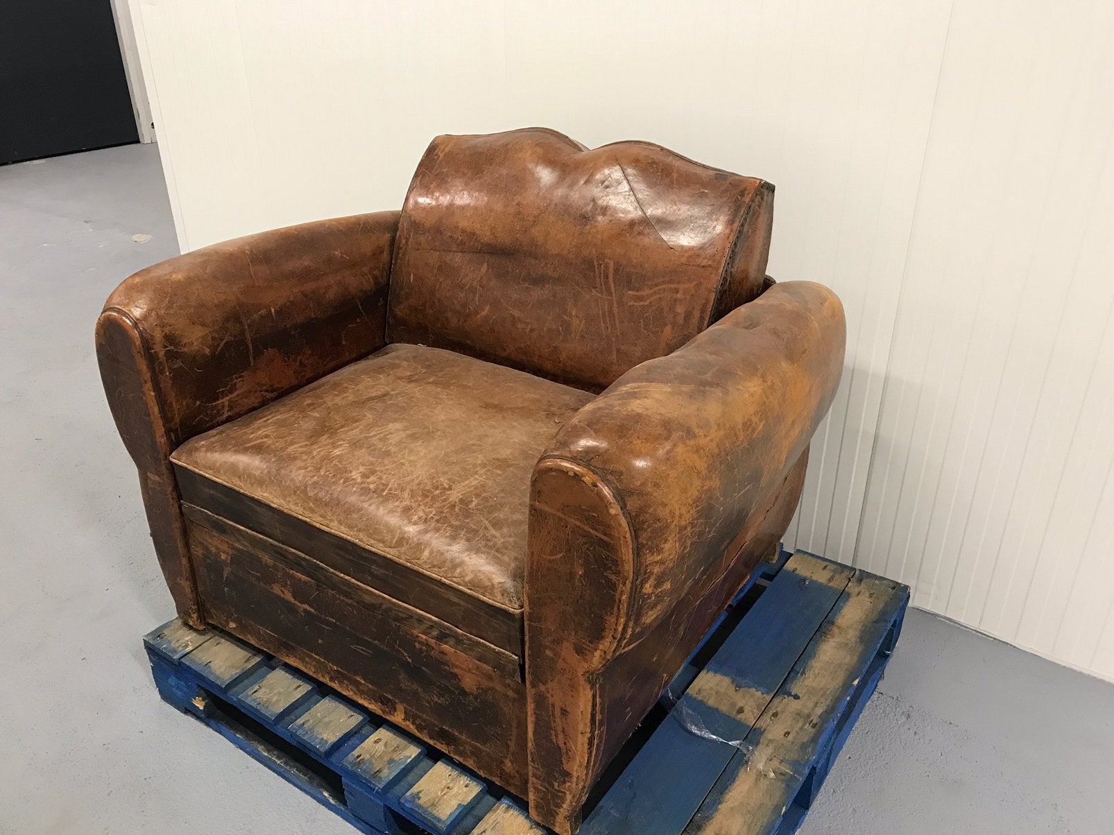 Love Seat Moustache, Ophalen