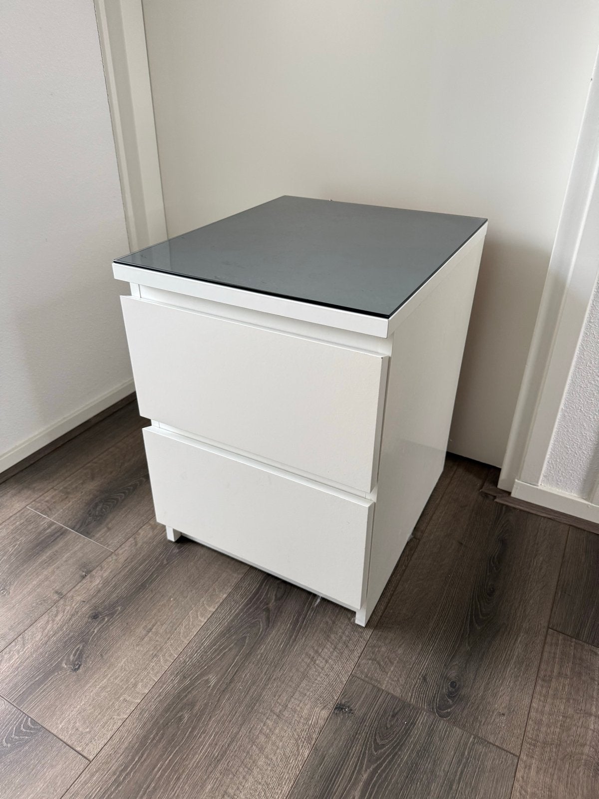 IKEA Malm nachtkastje met glasplaat, wit, Ophalen, Gebruikt, Minder dan 45 cm, 55 tot 70 cm