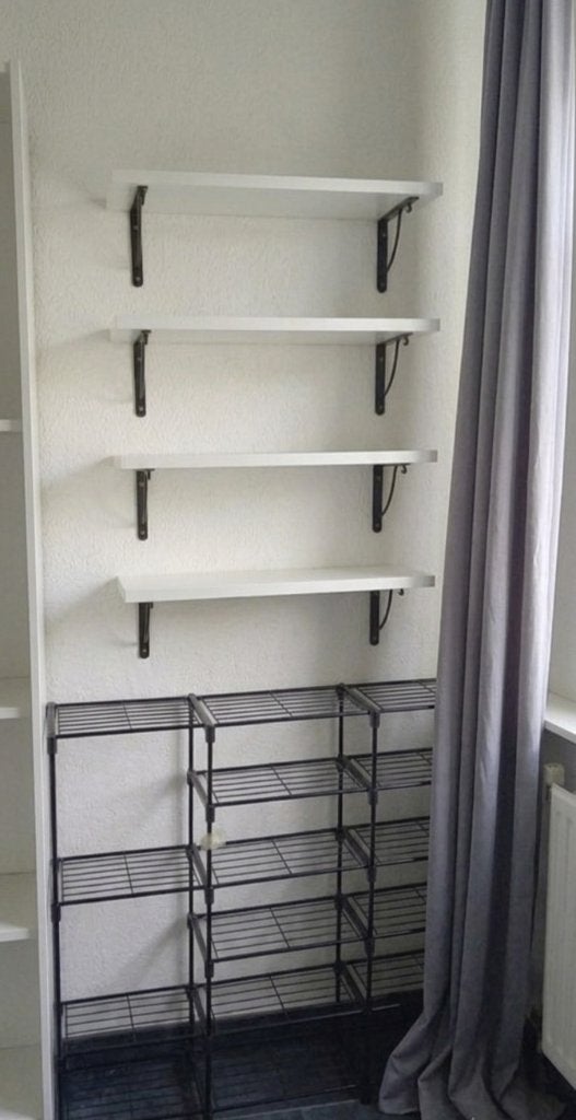 7 stuks wandplanken wit met zwarte dragers (79x19 cm)- 40€, Ophalen, Zo goed als nieuw