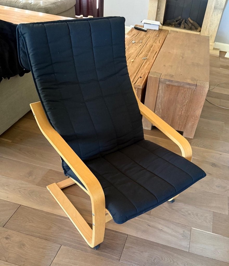 IKEA Poäng stoel met zwarte kussens, Huis en Inrichting, Ophalen, Gebruikt, Zwart, Eén