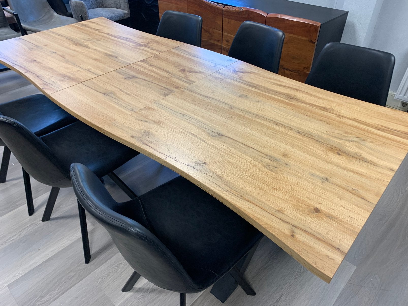 Uitschuifbare tafel eiken kleur met 6 stoelen, Ophalen, Zo goed als nieuw