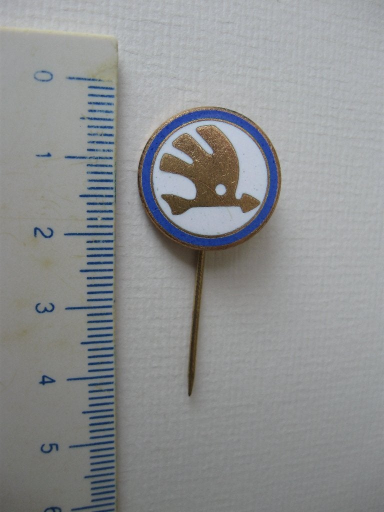 Mooie oude Emaille SKODA speld, Verzamelen, Speldjes, Pins en Buttons, Verzenden, Gebruikt, Overige onderwerpen