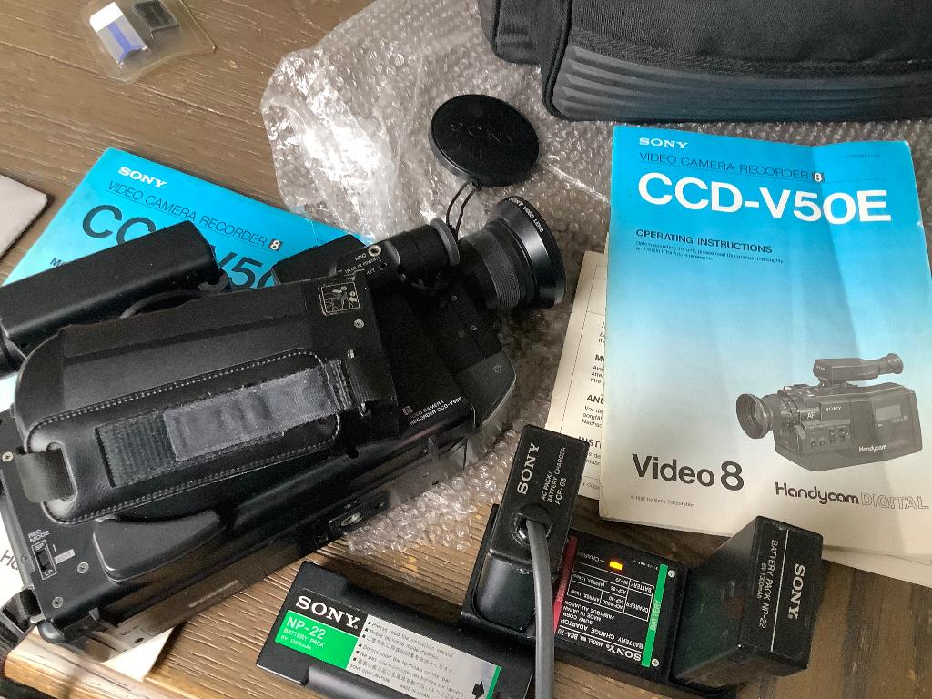 SONY 3703231-11 C VIDEO CAMERA RECORDER 8 CCD-V50E, Audio, Tv en Foto, Videocamera's Digitaal, Ophalen, Gebruikt, 20x of meer