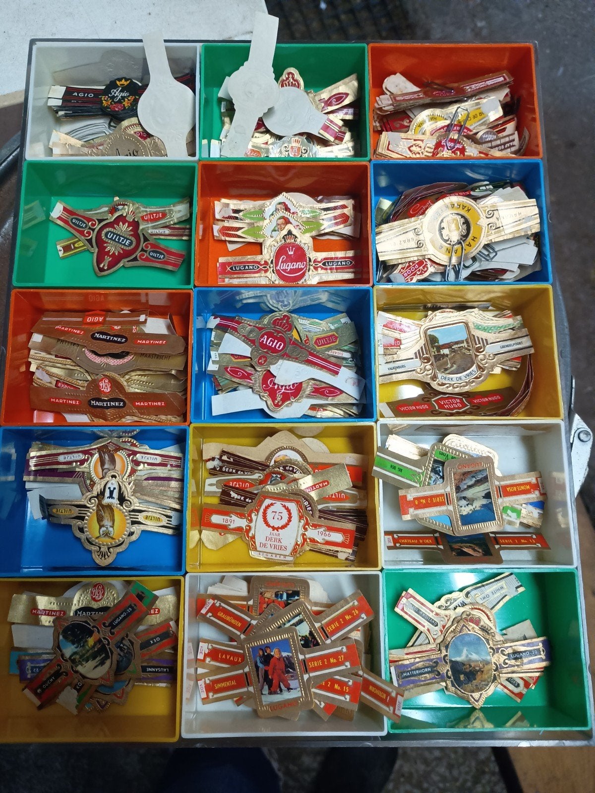 Grote collectie sigarenbandjes, diverse merken en oud, Ophalen, Zo goed als nieuw