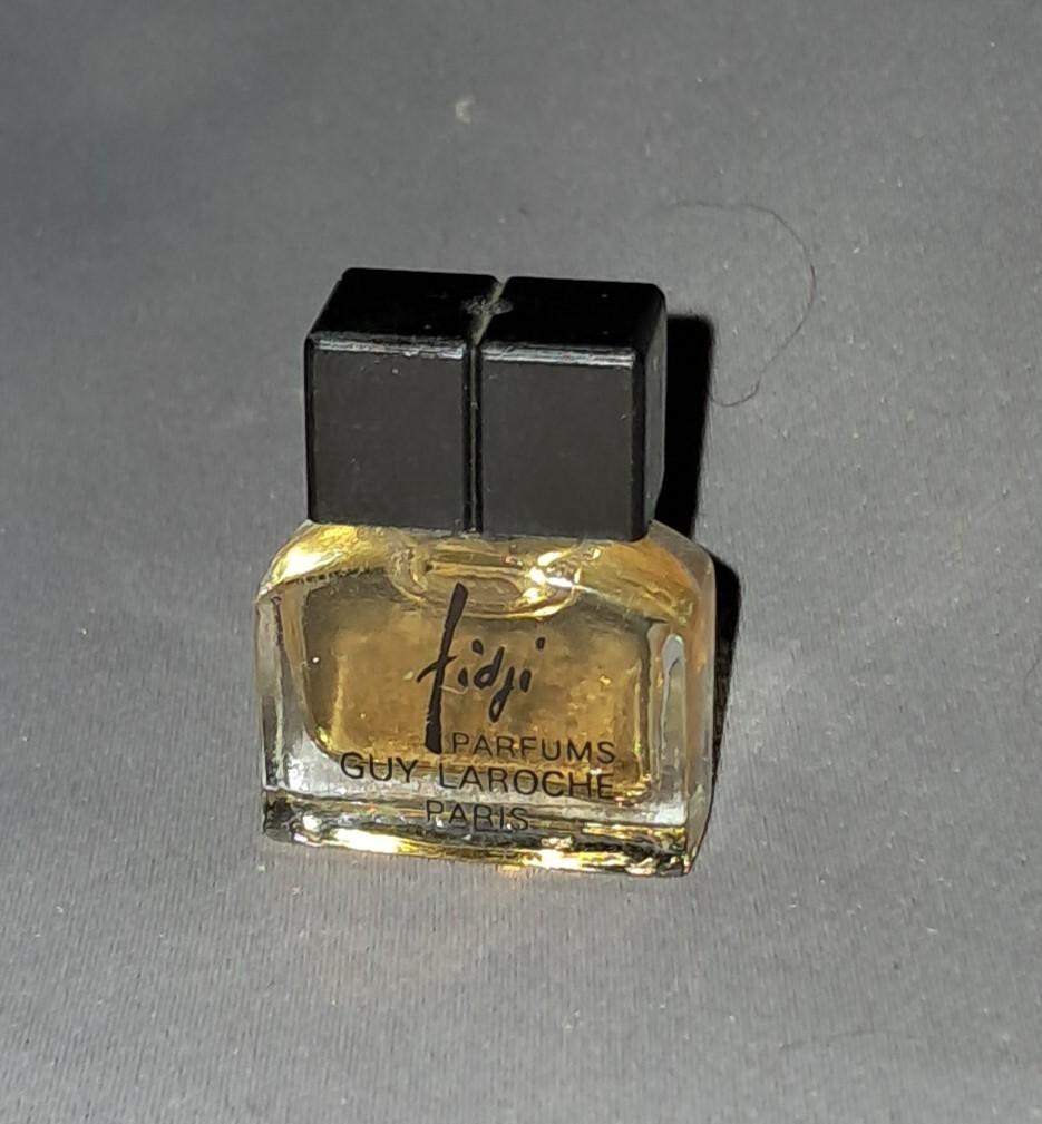 Volle parfum mini Guy laroche Fidji klein, Ophalen of Verzenden, Zo goed als nieuw, Miniatuur, Gevuld