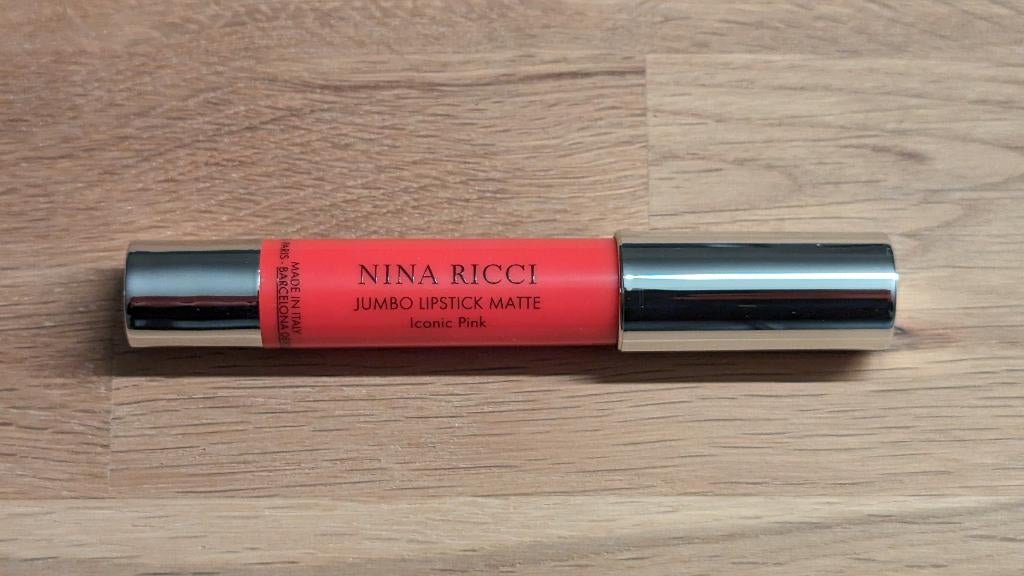 Nina Ricci Jumbo Lipstick Mat Iconic Pink nieuw, Lippen, Nieuw, Ophalen of Verzenden, Make-up