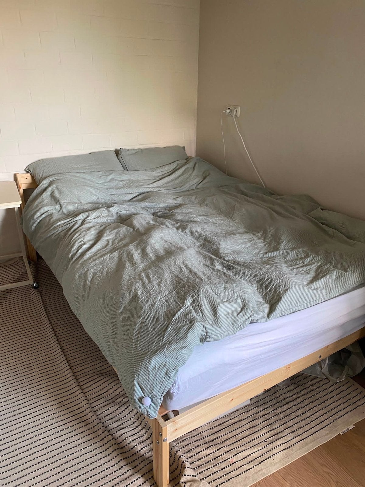 IKEA Tweepersoonsbed met matras en lattenbodem, Overige kleuren, Tweepersoons, Zo goed als nieuw, 200 cm