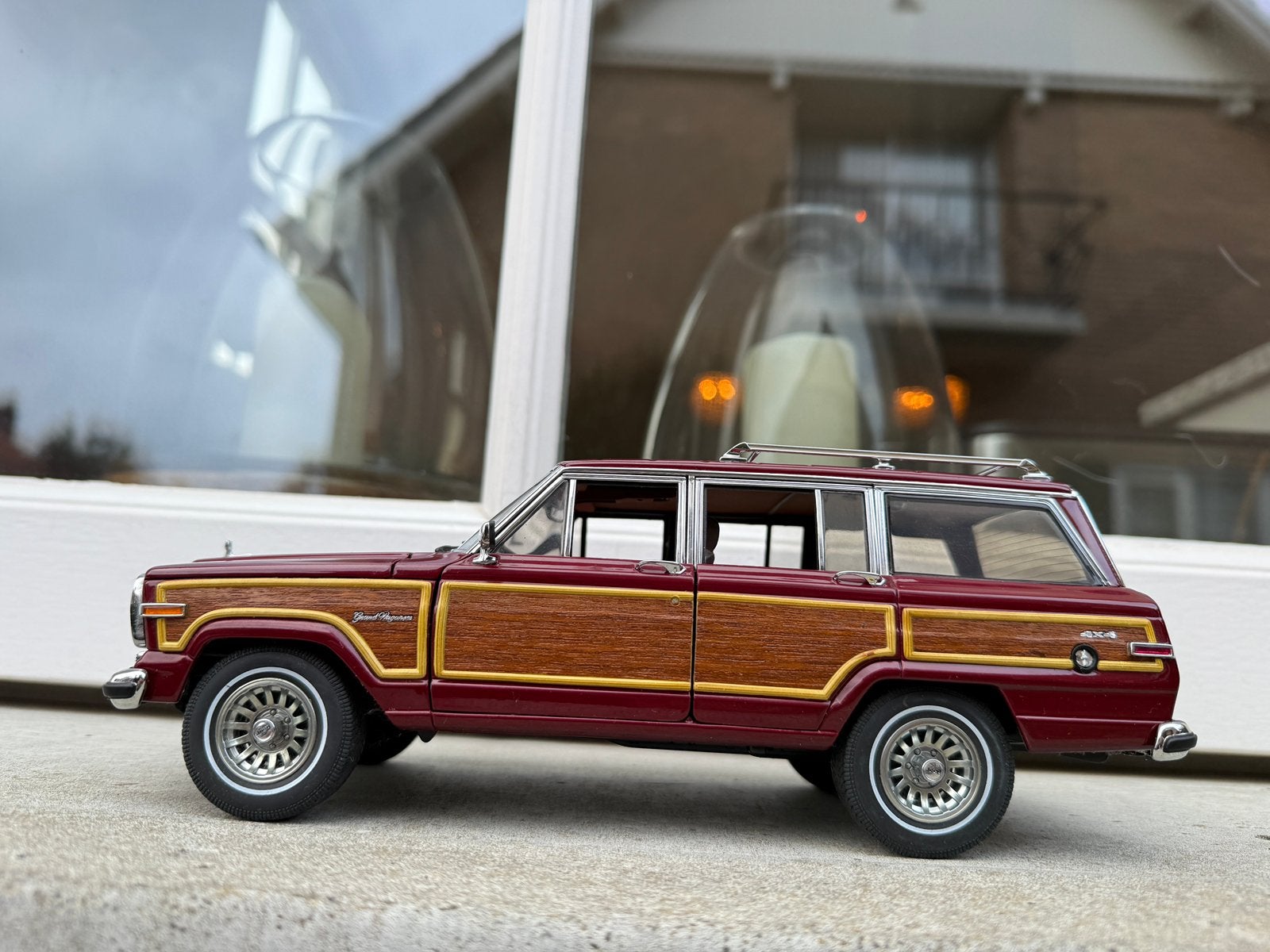 1:18 Jeep Grand Wagoneer donkerrood 1989 Autoart 74002, Auto, Autoart, Ophalen of Verzenden, Zo goed als nieuw