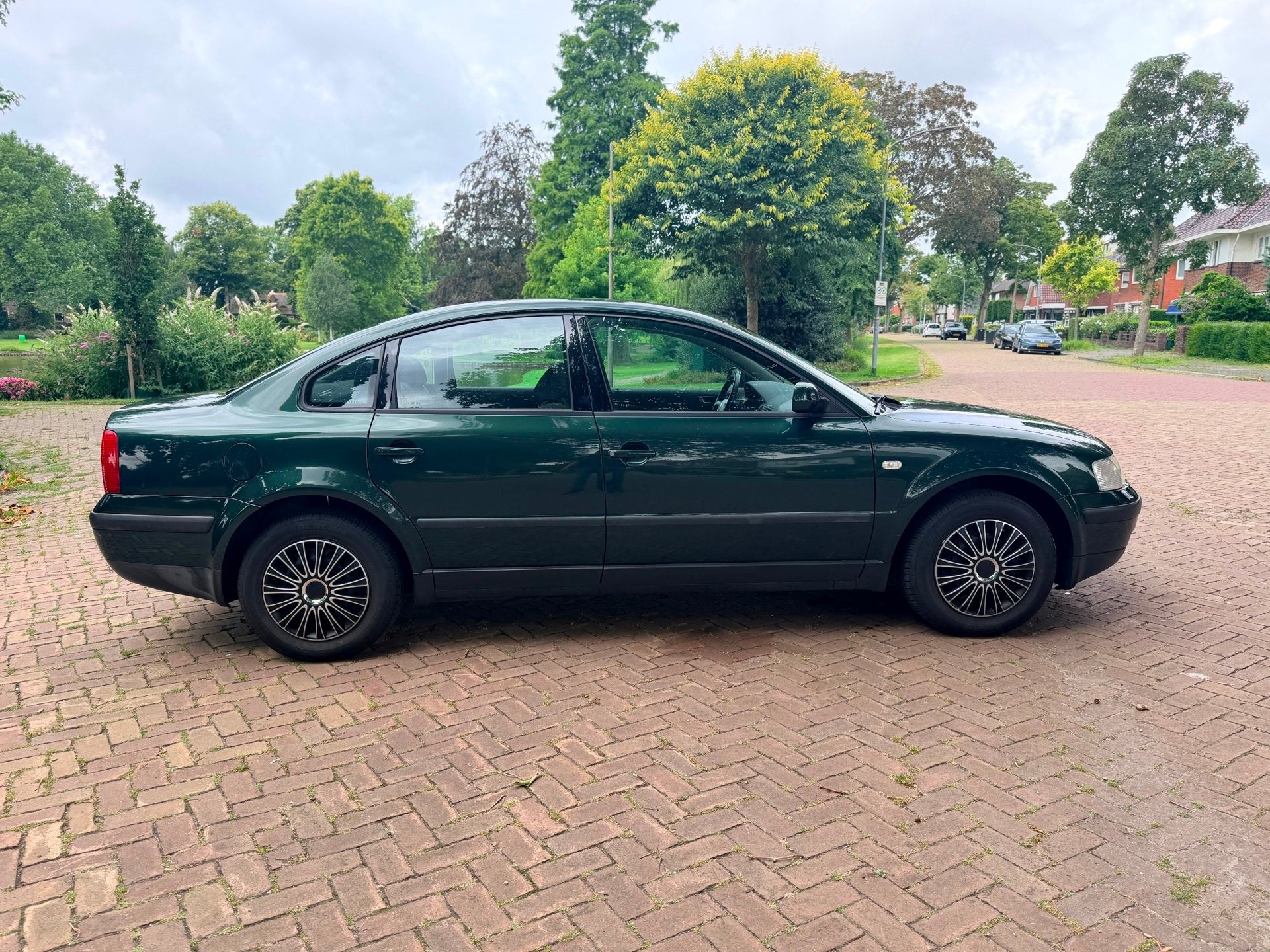 Foto 3 van Volkswagen Passat 1.8 | Elek.Pakket | Trekhaak | NAP!