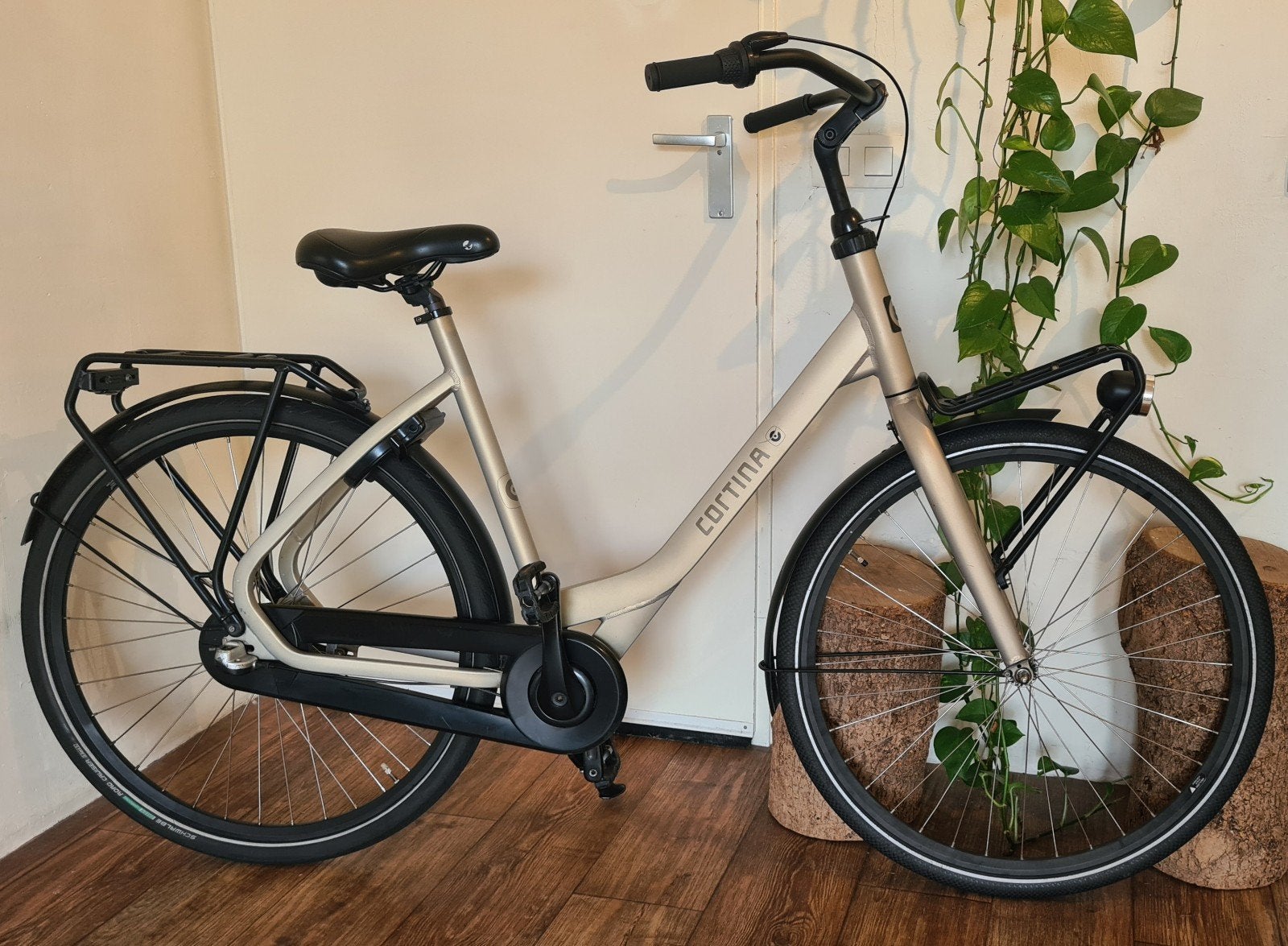 Matt Grijze CORTINA COMMON | Transportfiets Damesfiets || N3, Terugtraprem, Versnellingen, 56 cm of meer, Zo goed als nieuw