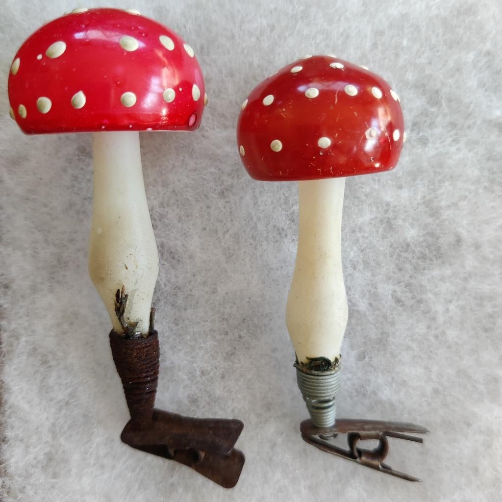 2 oude paddestoelen op knijper, Ophalen of Verzenden