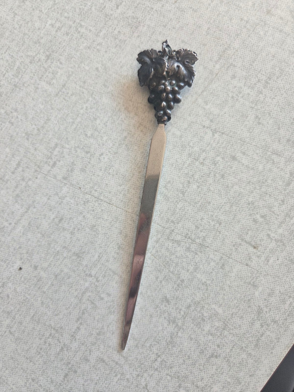Vintage briefopener met druiventros, Ophalen of Verzenden