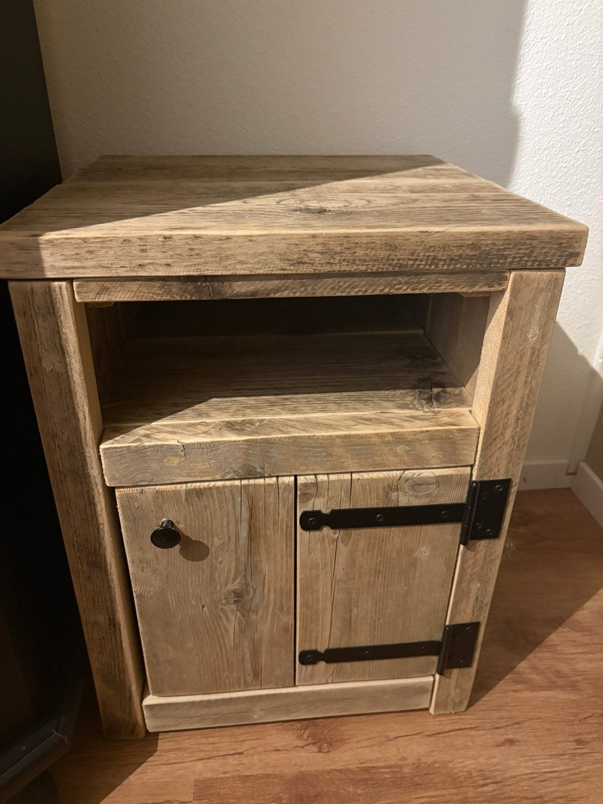 Houten nachtkastje, Huis en Inrichting, Slaapkamer | Nachtkastjes, Ophalen, Minder dan 45 cm, 55 tot 70 cm, Zo goed als nieuw