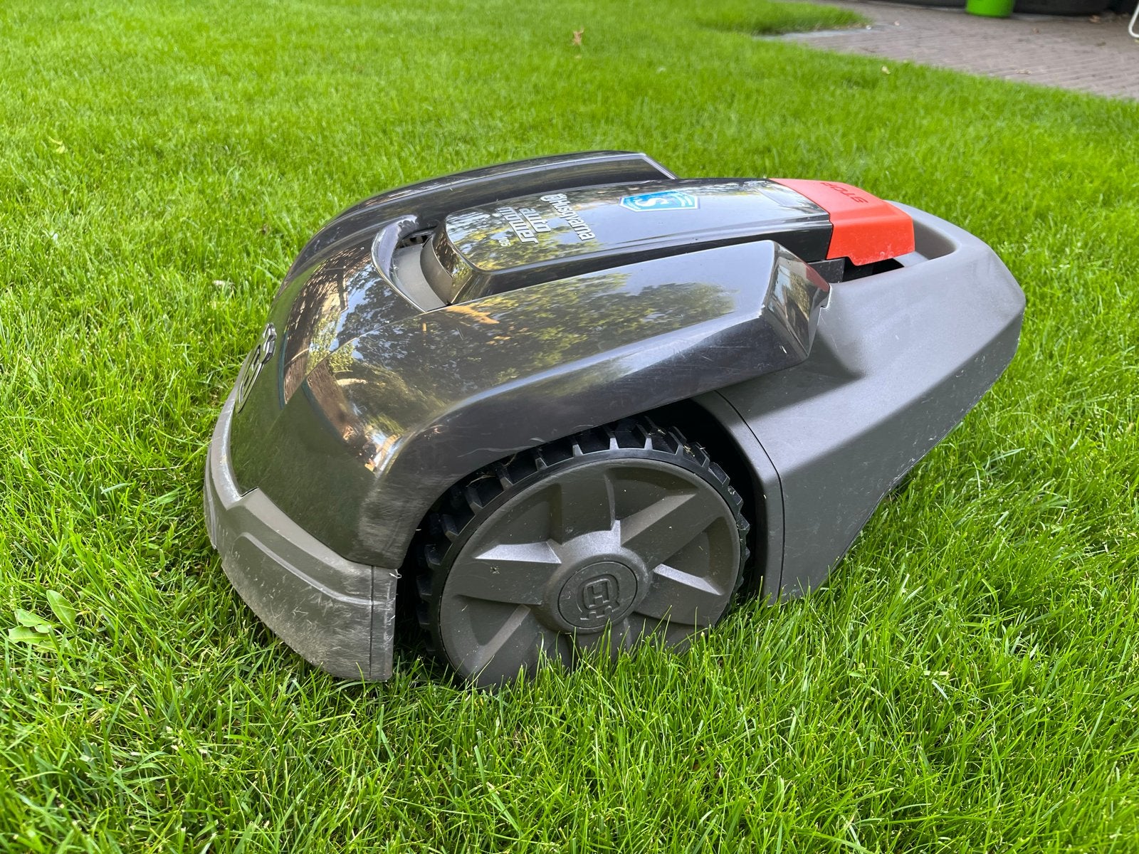 Husqvarna Automower 105 Robotmaaier - 280 uur, Tuin en Terras, Ophalen, Cirkelmaaier, Minder dan 30 cm, Accu-grasmaaier
