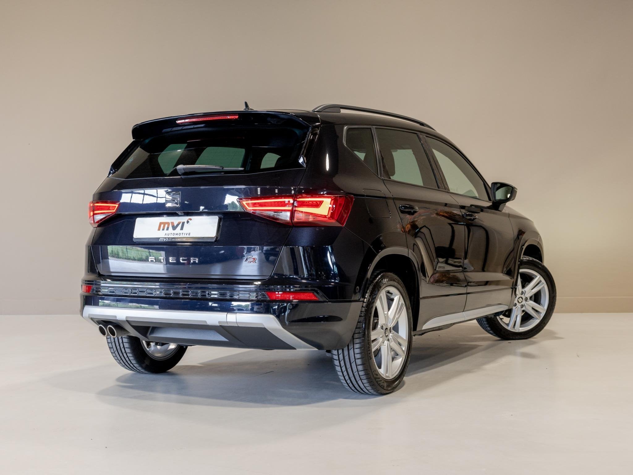 SEAT Ateca 1.5 TSI FR Business Intense 150pk / Achteruitrijc, Auto's, Seat, Voorwielaandrijving, 4 cilinders, Ateca, Zwart