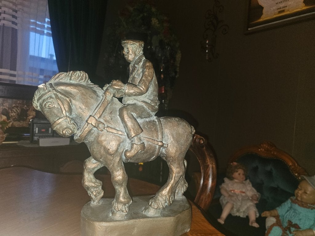 Antiek gepatineerd gipsen beeld - Ruiter te paard met, Antiek en Kunst, Ophalen of Verzenden, Europa, Beeld, 20 - 50 cm