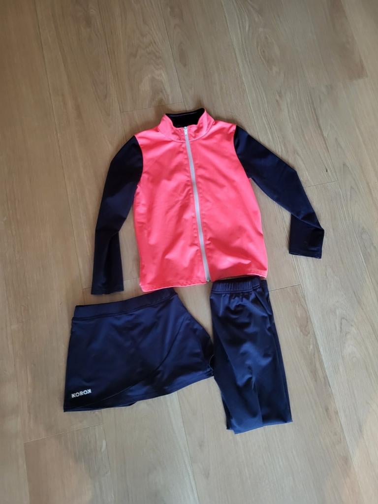 Trainingspak meisje 8 jaar 128-132 decathlon . Tennisrokje, Ophalen of Verzenden, Regenjas