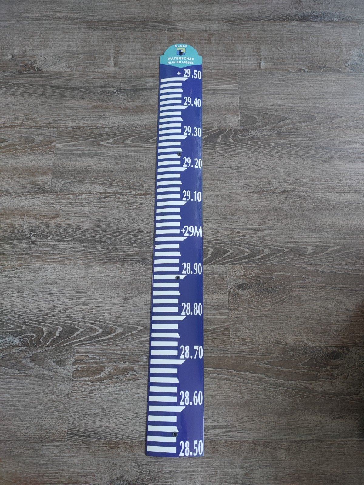 Emaille waterpeil bord, Ophalen