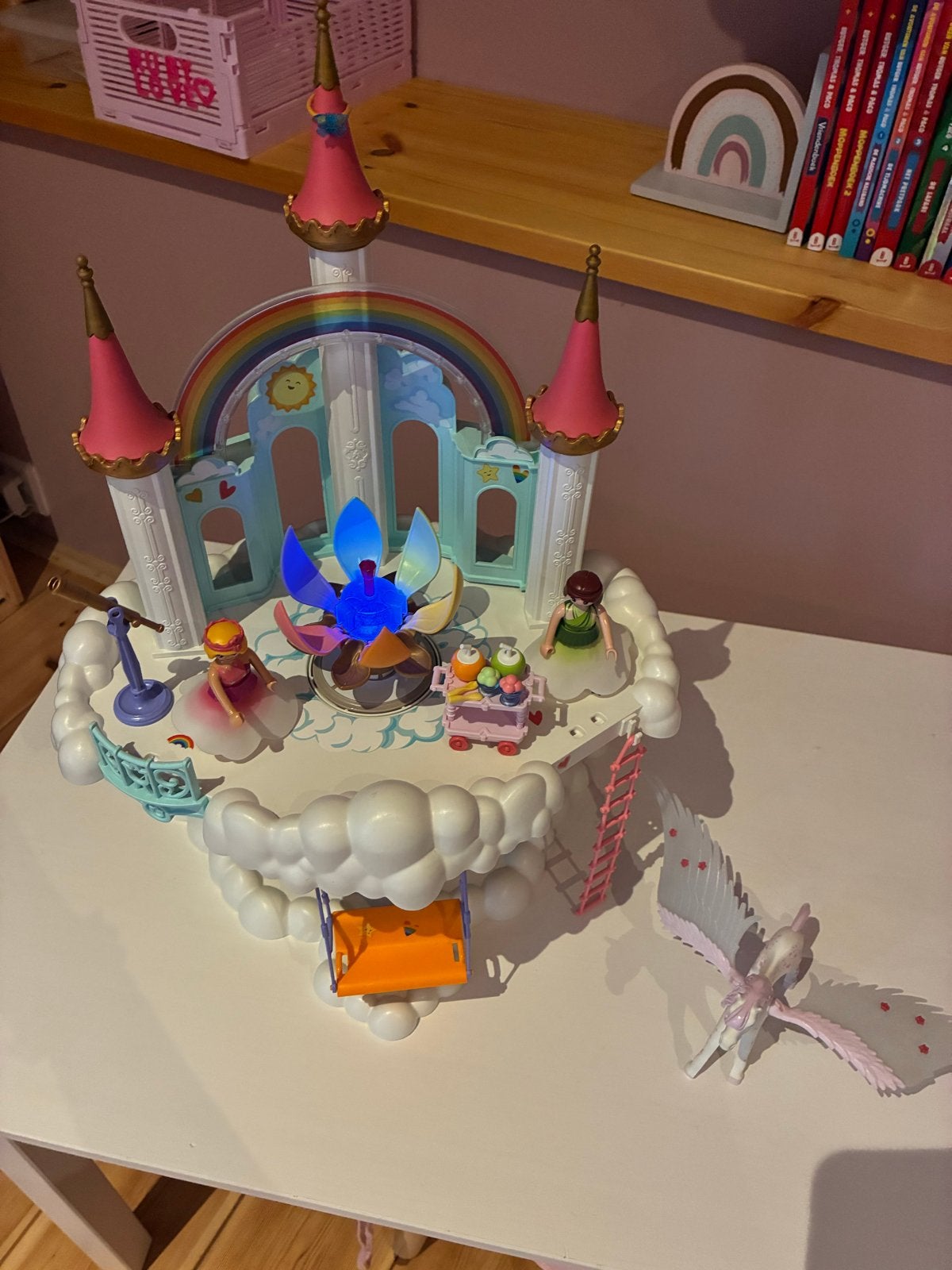Playmobil Rainbow Cloud Kasteel met Pegasus en accessoires, Ophalen of Verzenden, Zo goed als nieuw, Meisje