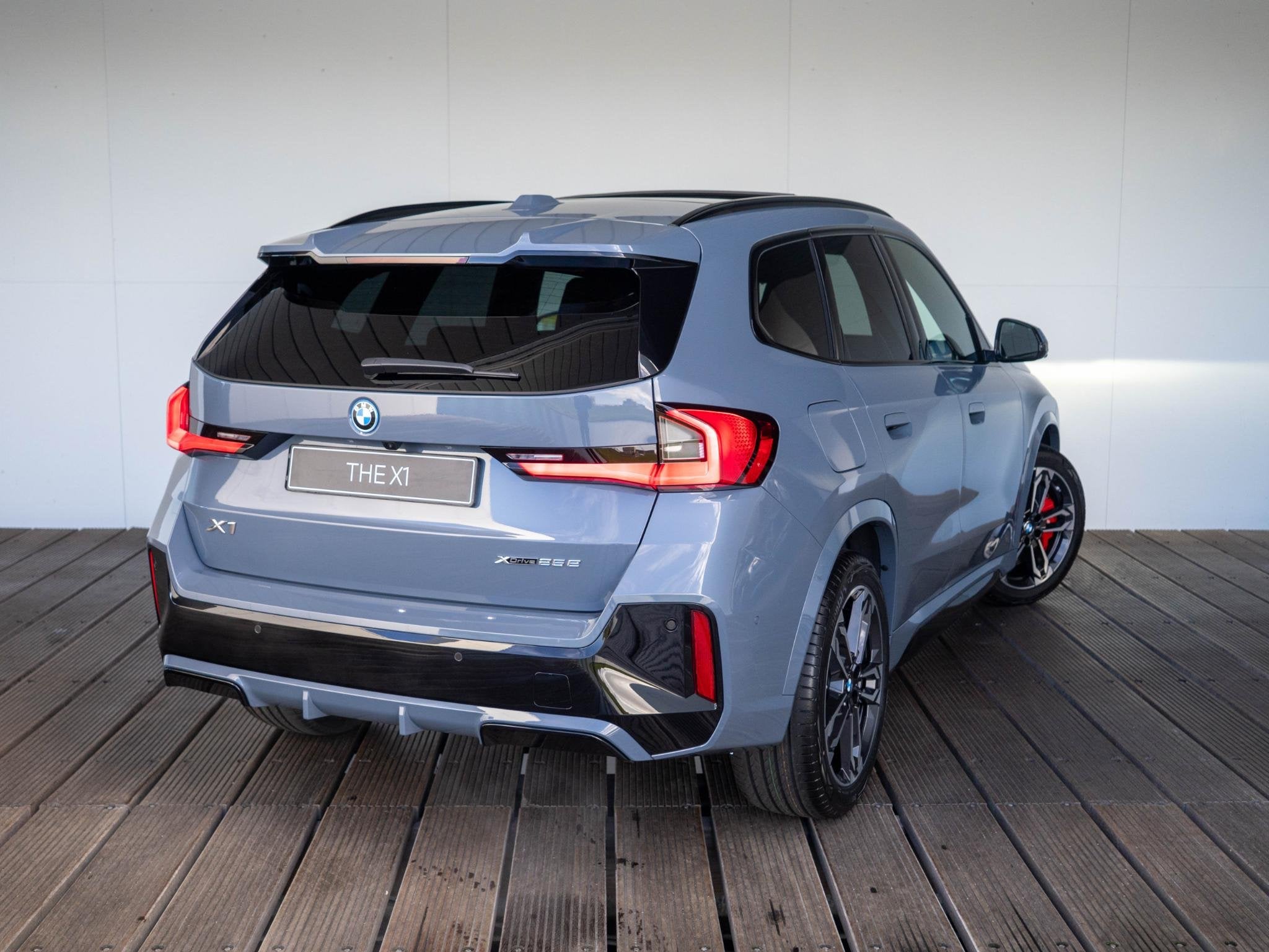 BMW X1 xDrive25e M Sportpakket Pro | Comfort Pack | Innovati, Auto's, Overige kleuren, 16 kWh, Verwarmde buitenspiegels, 105 min