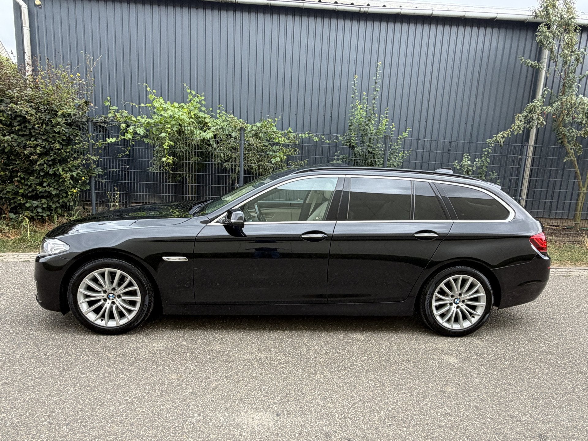 Foto 18 van BMW 5 Serie Touring 520i High Executive / AUTOMAAT / LEER /