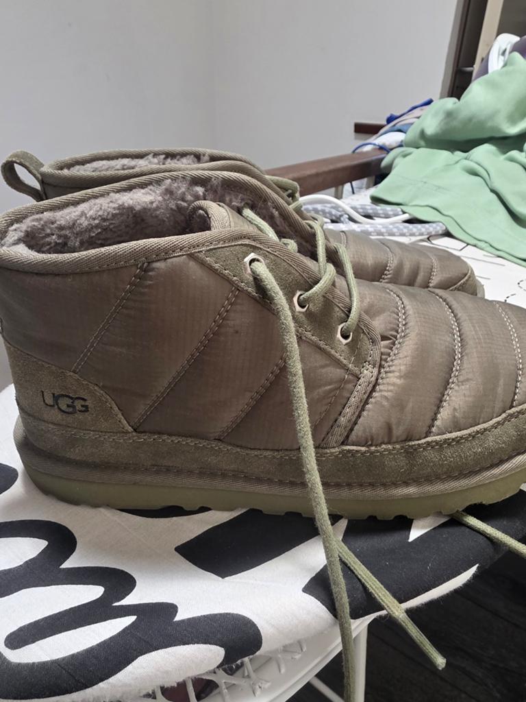 Zo goed als nieuwe UGG boots maat 43 - te klein gekocht, Kleding | Dames, Schoenen, UGG, Lage of Enkellaarzen, Ophalen of Verzenden