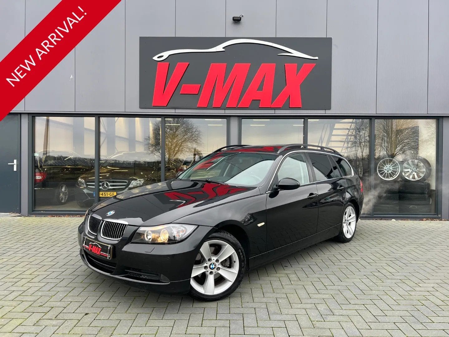 BMW 325i Touring AUT HighExe Pano NaviProf Leer Trek Stoelvw, Automaat, Achterwielaandrijving, Gebruikt, Zwart