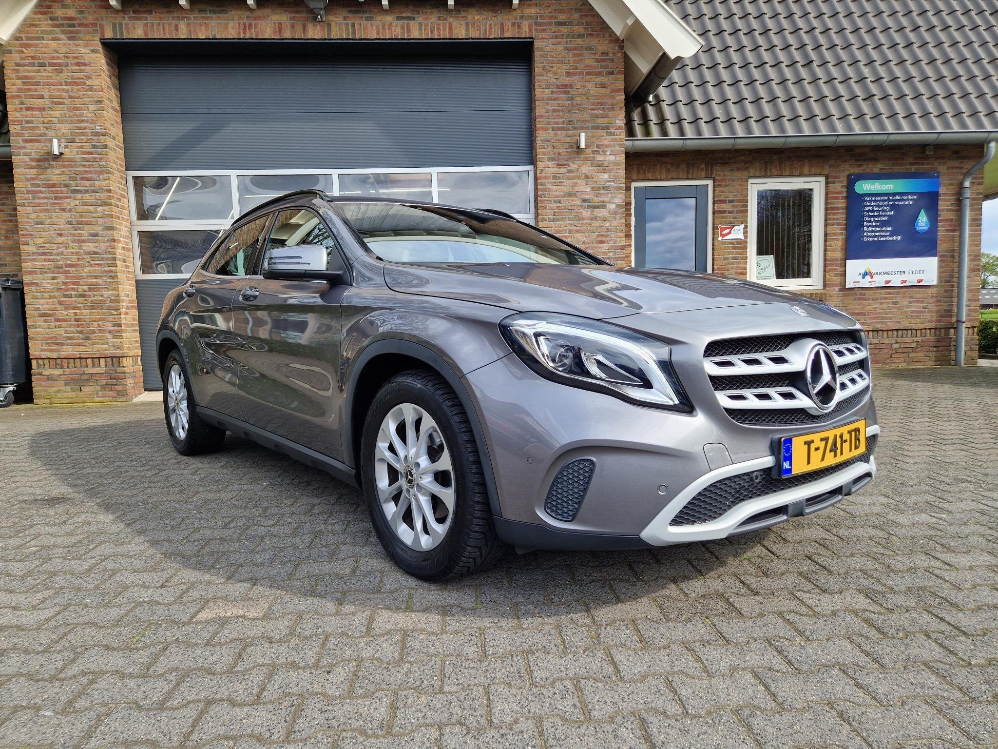 Mercedes-Benz GLA-klasse 180 Business Solution Mercedes-benz, Gebruikt, Euro 6, 4 cilinders, 700 kg