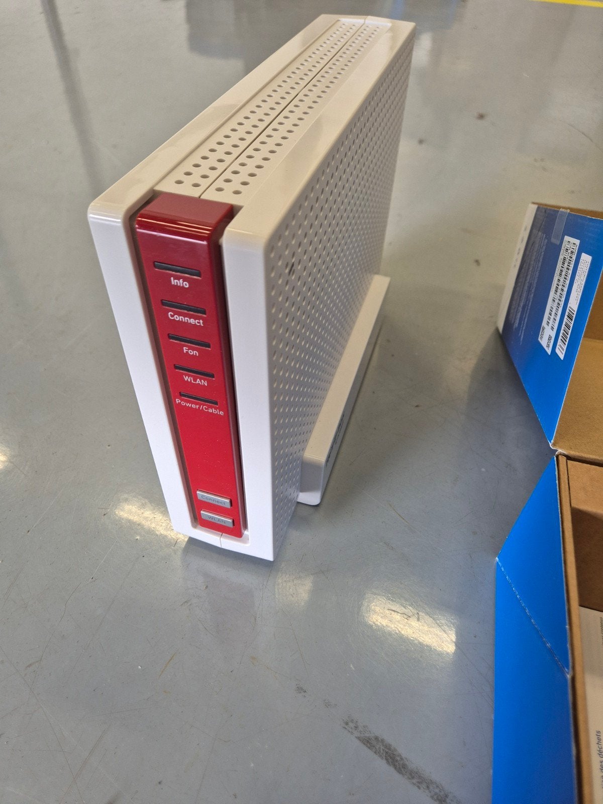 FRITZ!Box 6690 Cable - Nieuwstaat, inclusief alle kabels, Computers en Software, Routers en Modems, Ophalen of Verzenden, Zo goed als nieuw