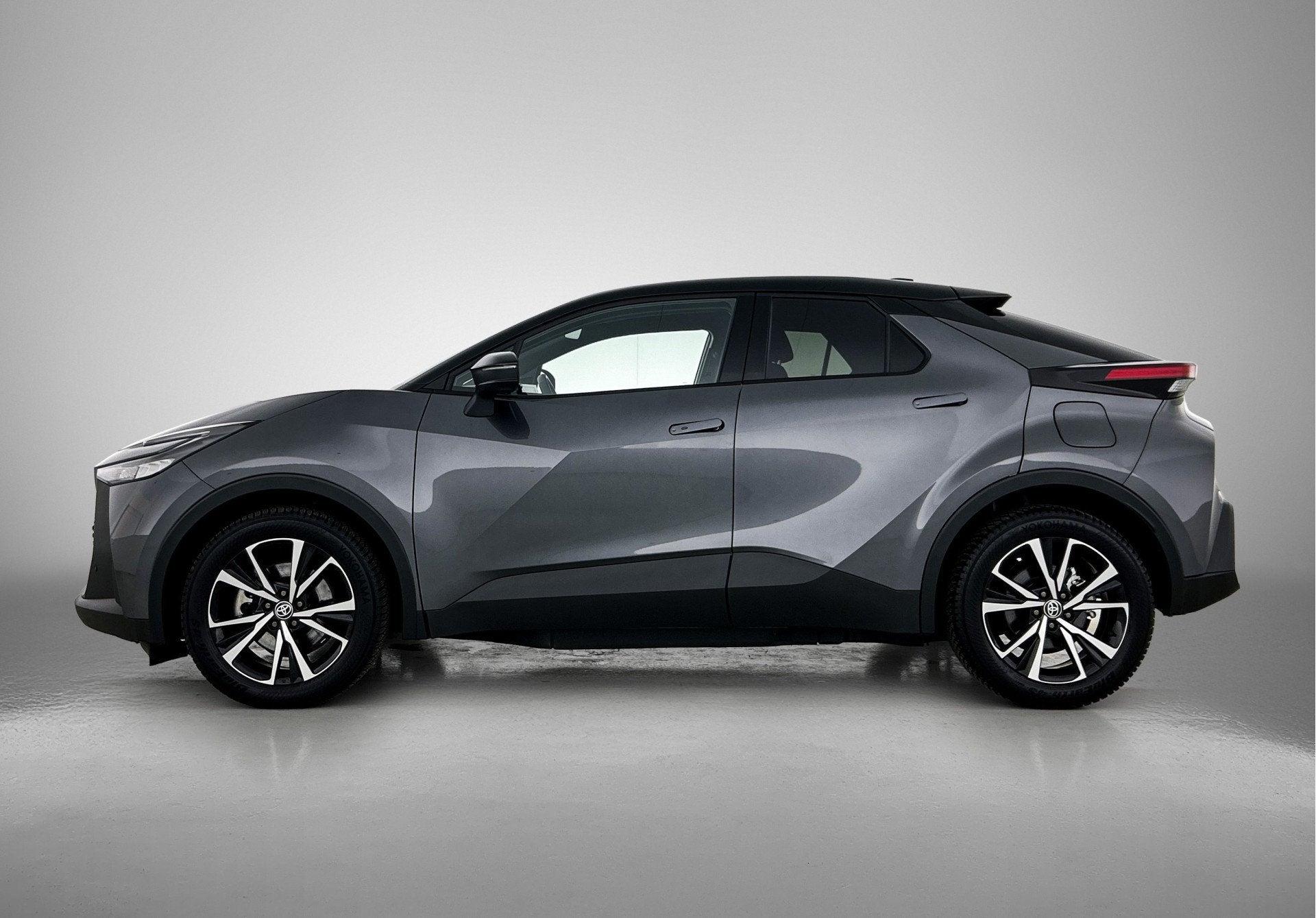 Toyota C-HR 2.0 Plug-in Hybrid 220 Dynamic | BTW voertuig |, Auto's, Stof, 4 cilinders, Bedrijf, Hybride Elektrisch/Benzine