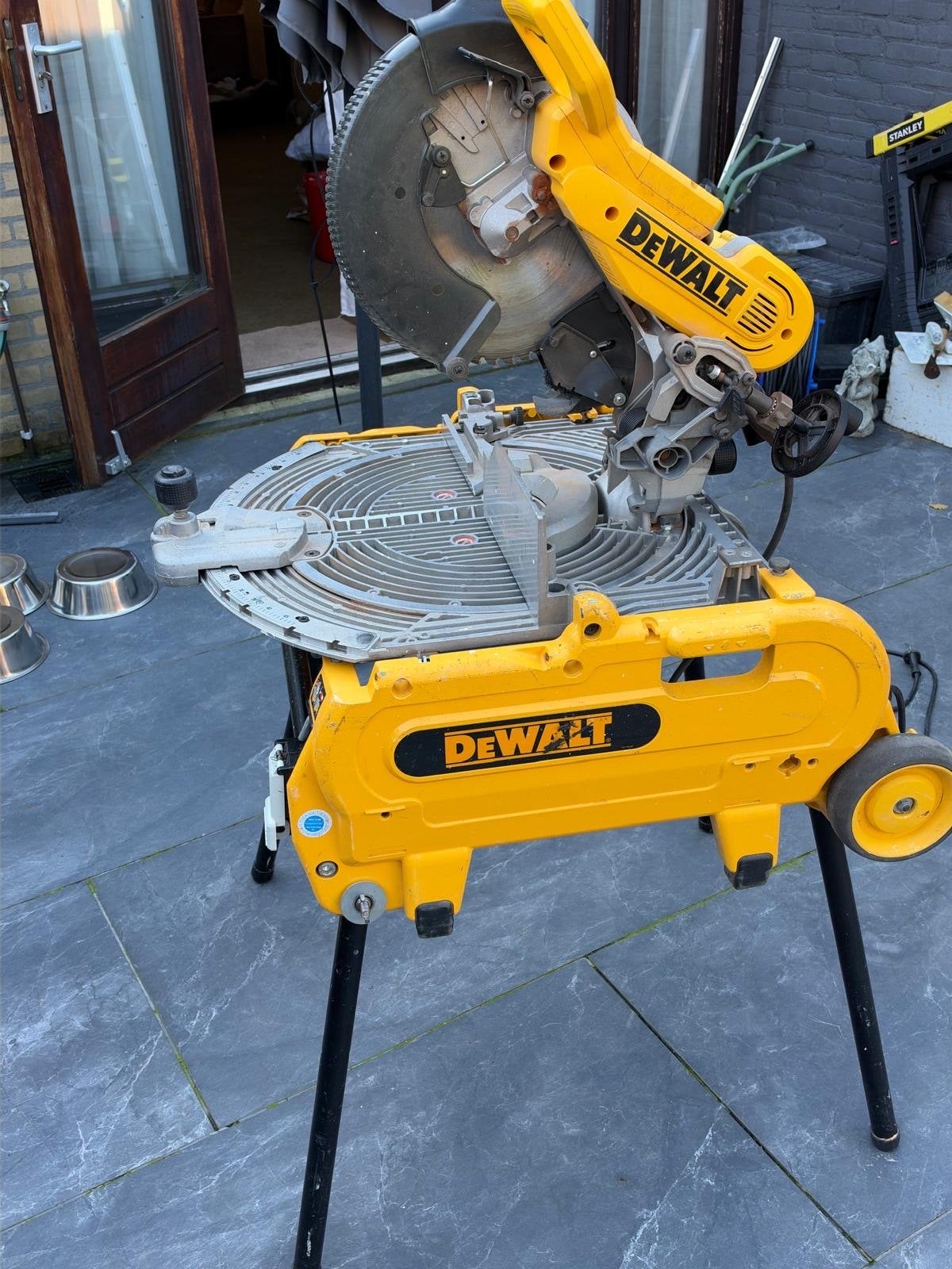 Dewalt D27107-QS zaagtafel 2000W - Zo goed als nieuw, Ophalen, 70 mm of meer, Zo goed als nieuw, Afkortzaag
