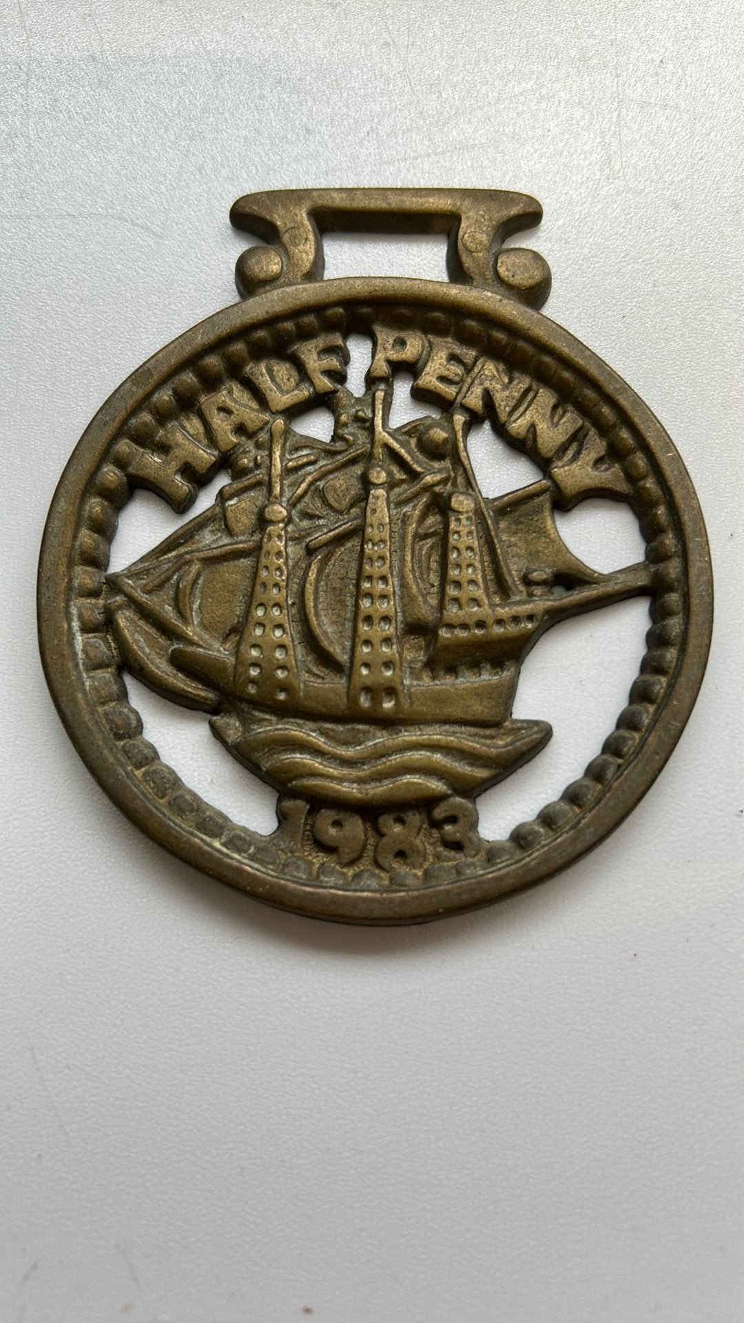 Half Penny met het schip de Golden Hind]., Ophalen of Verzenden, Gebruikt