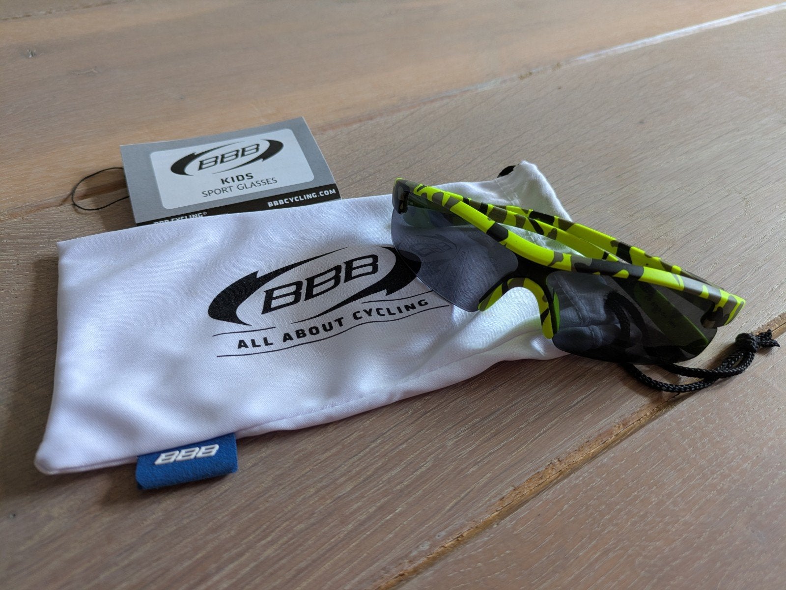BBB Kids Sport Zonnebril - Neon Geel Camouflage, Ophalen of Verzenden, Zo goed als nieuw, Zonnebril, BBB
