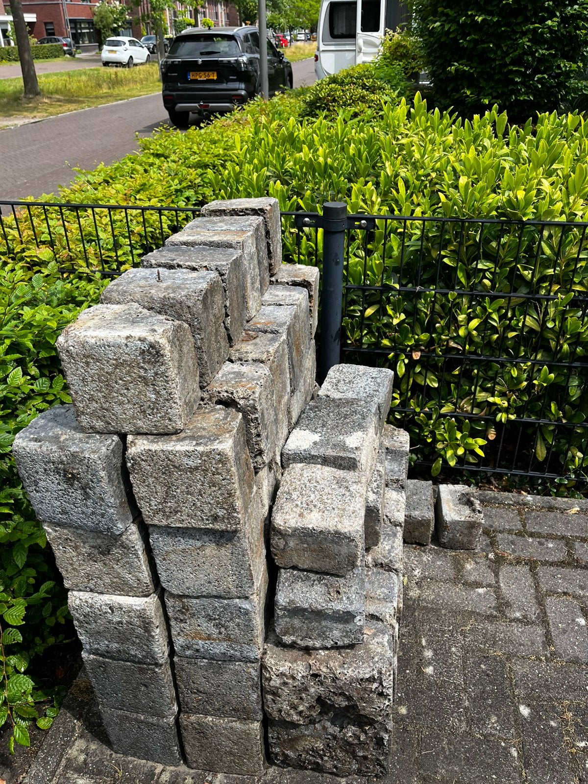 Ongeveer 85 stenen., Ophalen, Zo goed als nieuw, Beton, Klinkers
