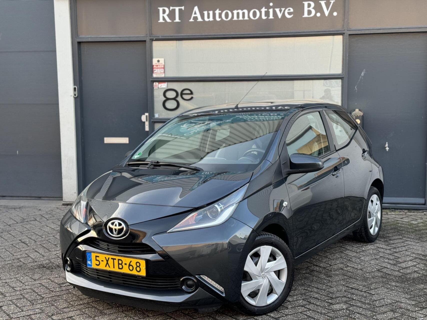 Toyota Aygo 1.0 VVT-i x-play Dealer OH / Automaat 5drs, Euro 5, Gebruikt, 4 stoelen, 3 cilinders