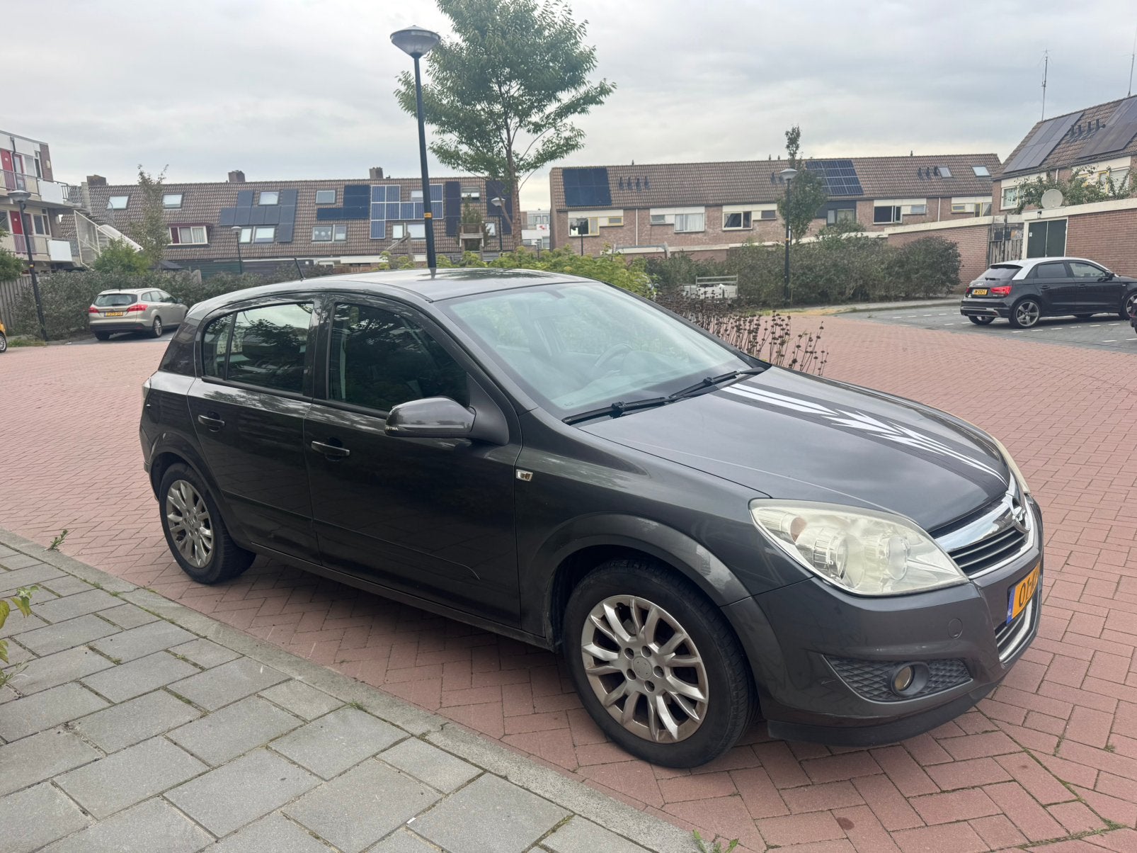 Opel Astra 1.6 16V 5D 85KW 2010 Grijs, Voorwielaandrijving, 4 cilinders, Origineel Nederlands, Handgeschakeld
