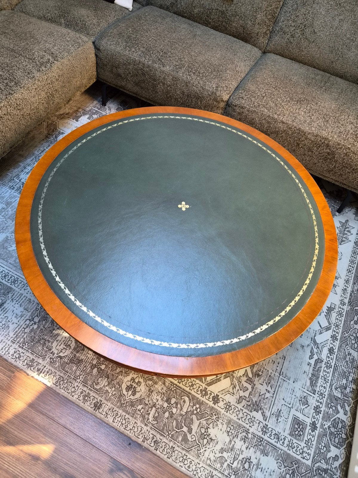 Regency Stijl Leren Salontafel - Rond met 4 Lades, Ophalen
